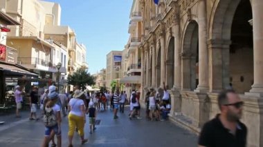 Heraklion, Girit Adası, Yunanistan - 23 Temmuz 2016: Eski şehrin sokaklarında