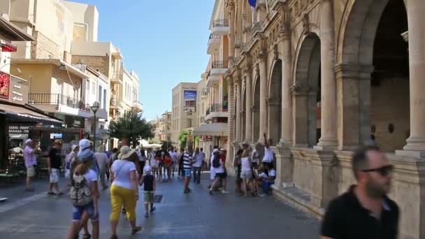 Heraklion, Girit Adası, Yunanistan - 23 Temmuz 2016: Eski şehrin sokaklarında — Stok video