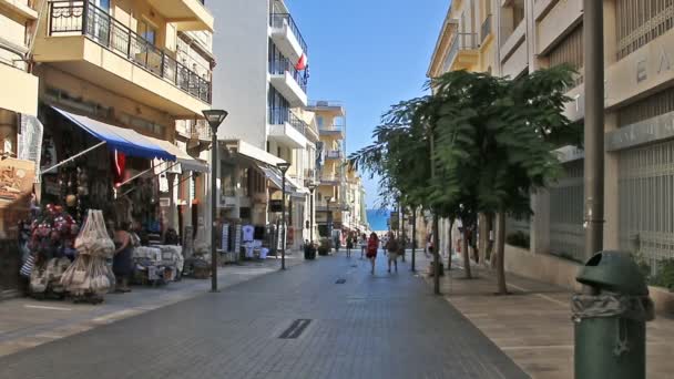 Heraklion, Girit Adası, Yunanistan - 23 Temmuz 2016: Eski şehrin sokaklarında — Stok video