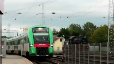 Vilnius. Litvanya. -Demiryolu İstasyonu. 31 Ağustos 2014. treni varış.