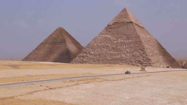Velké pyramidy na pozadí Káhiry. Egypt