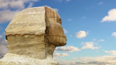 Timelapse. Sfenks baş ve bulutlar. Giza Mısır.