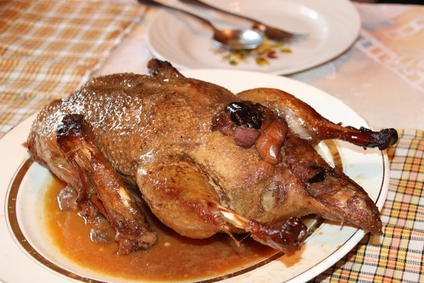 Elma ve Erik ile fırında ördek