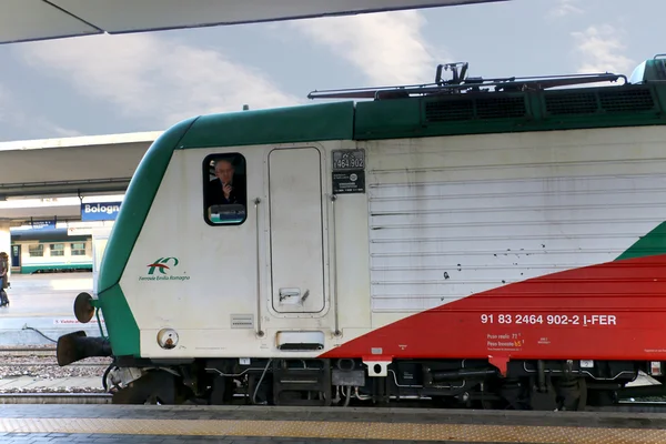 Bologna - januari 2015 lokomotivet driver den 03 januari 2015 i Bologna, Italien. — Stockfoto