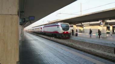 Bologna - Ocak 2015: Tren istasyonuna Bologna, İtalya varış.