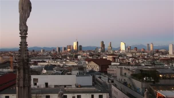 Milán, Italia - 4 de enero de 2015 Vista del distrito de negocios de Milans desde Duomo di Milano . — Vídeo de stock