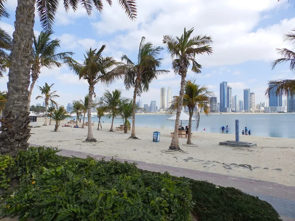 DUBAI, UAE - FEBRUARY 02, 2014 Jumeirah Beach Park in Dubai — Stock Photo, Image