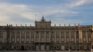Bir yaz akşamları İspanya Madrid Kraliyet Sarayı. Yakınlaştırma.