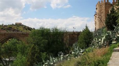 Toledo. İspanya. San Martin's Köprüsü. Panorama sağdan sola.