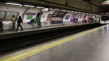 Madrid. İspanya. 23.04.2015: metro.