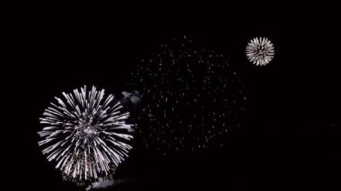 Gökyüzünde havai fişek ışık