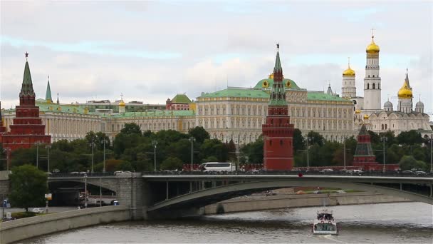 Moskva, Rusko. Kreml a řekou Moskvou.