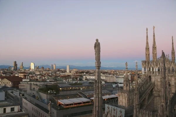 Duomo Milan görünümünü akşam. v.5.