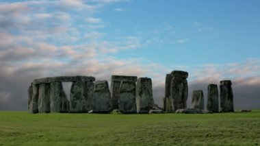 Stonehenge ile bulut zaman atlamalı. N4