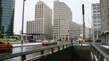 Berlin - Almanya, 8 Ocak 2016, Potsdamer Platz, Berlin, Almanya. Şehir hayatı.