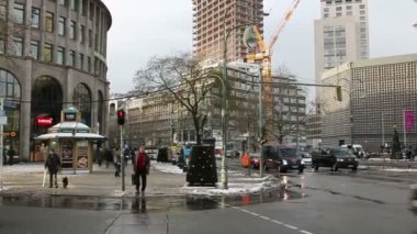 Berlin bölge Charlottenburg, Berlin - Almanya, 8 Ocak 2016, trafik.