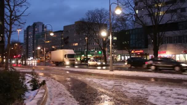 BERLINO - GERMANIA, 8 gennaio 2016, Traffico nel quartiere di Berlino Charlottenburg . — Video Stock