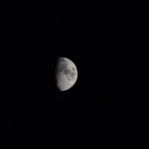夜空の満月暗い夜の空の偉大なスーパームーン — ストック写真