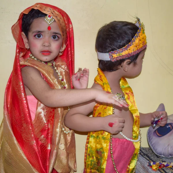 Leuke Indiase Kids Verkleed Als Kleine Lord Radha Krishna Ter — Stockfoto