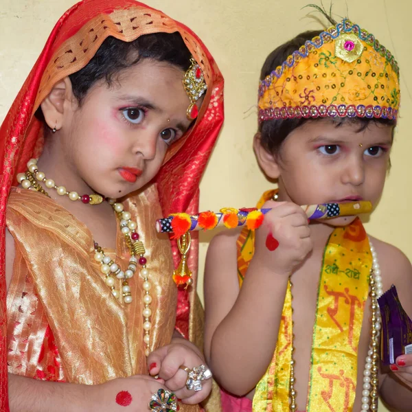 Leuke Indiase Kids Verkleed Als Kleine Lord Radha Krishna Ter — Stockfoto