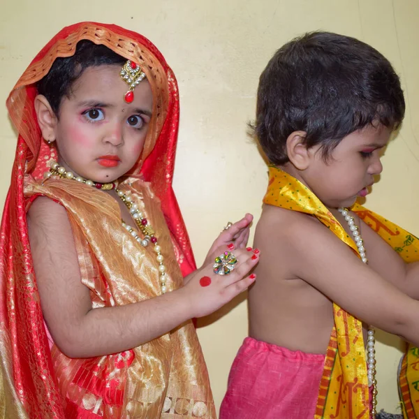 Enfants Indiens Mignons Déguisés Petit Seigneur Radha Krishna Occasion Radha — Photo