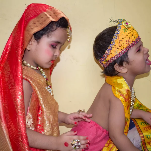 Leuke Indiase Kids Verkleed Als Kleine Lord Radha Krishna Ter — Stockfoto