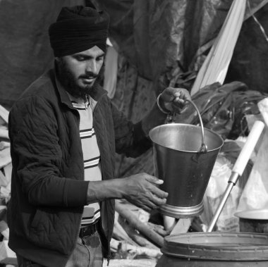 Yeni Delhi, Hindistan 25 Aralık 2020 - Punjab, Uttar Pradesh ve Uttarakhand 'den Hintli Sih ve Hindu Çiftçiler, Delhi-UP sınırında yeni çiftçi yasalarına karşı protestolar başlattılar