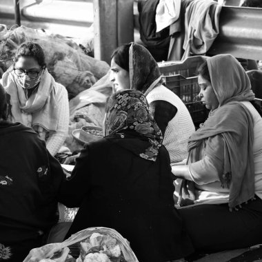 Yeni Delhi, Hindistan 25 Aralık 2020 - Punjab, Uttar Pradesh ve Uttarakhand 'den Hintli Sih ve Hindu Çiftçiler Delhi-UP sınırında yeni çiftçi yasalarına karşı protestolar başlattılar