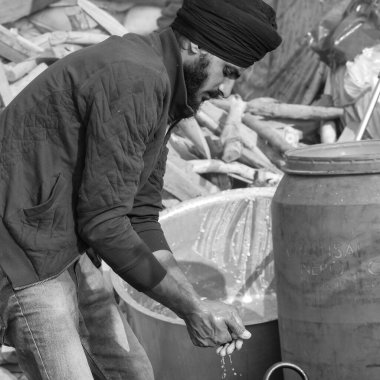 Gazipur, Delhi, Hindistan 25 Aralık 2020 - Punjab, Uttar Pradesh ve Uttarakhand 'den Hintli Sih ve Çiftçiler, Delhi-UP sınırında yeni çiftçi yasalarına karşı protestolar başlattılar