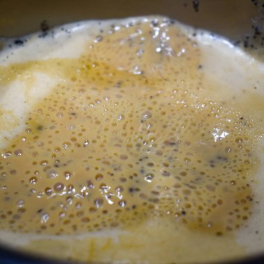 Sıcak yemek ocakta pişirilmeye hazır sıcak, lezzetli yemekler servis edilmeye hazır ve gün içinde sıcak ateşin üzerine yerleştiriliyor.