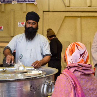 Yeni Delhi, Hindistan 25 Aralık 2020 - Punjab, Uttar Pradesh ve Uttarakhand 'den Hintli Sih ve Hindu Çiftçiler Delhi-UP sınırında protesto eylemi düzenlediler. Çiftçiler yeni çiftçi yasalarını protesto ediyorlar