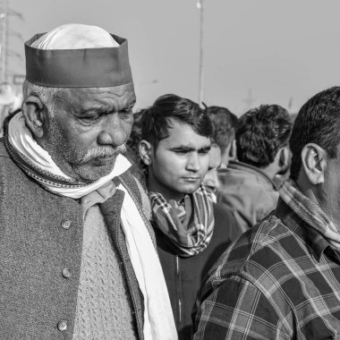 Gazipur, Delhi, Hindistan 25 Aralık 2020 - Punjab, Uttar Pradesh ve Uttarakhand 'den Hintli Sih ve Çiftçiler, Delhi-UP sınırında yeni çiftçi yasalarına karşı protestolar başlattılar