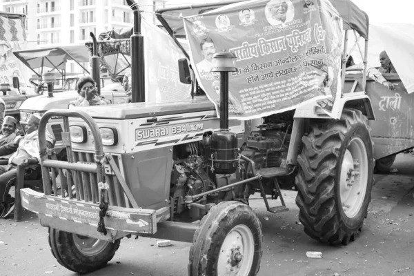 Gazipur Delhi India Diciembre 2020 Los Tractores Agrícolas Estacionados Frontera —  Fotos de Stock