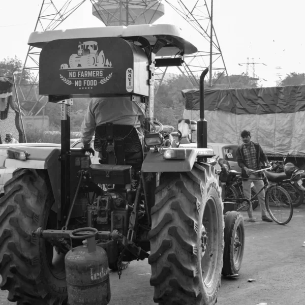 Gazipur Delhi India Diciembre 2020 Los Tractores Agrícolas Estacionados Frontera —  Fotos de Stock