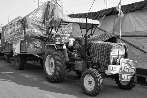 Gazipur Delhi India Dicembre 2020 Trattori Agricoli Hanno Parcheggiato Confine — Foto Stock