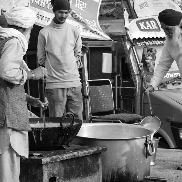 2020 인도의 트랙터가 펀자브 우타르프라데시 우타라칸드에서 시크교와 힌두교 농부들 백설에 — 스톡 사진