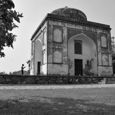 Delhi 'deki Sunder Anaokulu' nun içindeki mimari mezarı gören Sunder Nursery, Delhi 'deki Humayun' un Mezarı 'nın yanında yer alan Dünya Mirası Alanıdır.