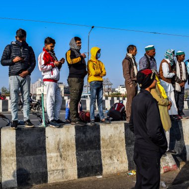 Gazipur, Delhi, Hindistan 25 Aralık 2020 - Punjab, Uttar Pradesh ve Uttarakhand 'den Hintli Sih ve Hindu Çiftçiler Delhi-UP sınırında protesto eylemi düzenlediler. Çiftçiler yeni çiftçi yasalarını protesto ediyorlar