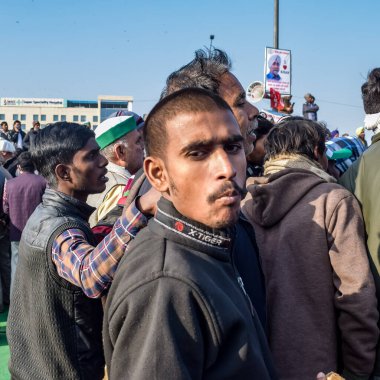 Gazipur, Delhi, Hindistan 25 Aralık 2020 - Punjab, Uttar Pradesh ve Uttarakhand 'den Hintli Sih ve Hindu Çiftçiler Delhi-UP sınırında protesto eylemi düzenlediler. Çiftçiler yeni çiftçi yasalarını protesto ediyorlar