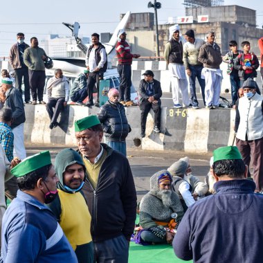 Gazipur, Delhi, Hindistan 25 Aralık 2020 - Punjab, Uttar Pradesh ve Uttarakhand 'den Hintli Sih ve Hindu Çiftçiler Delhi-UP sınırında protesto eylemi düzenlediler. Çiftçiler yeni çiftçi yasalarını protesto ediyorlar