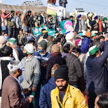 Gazipur, Delhi, Hindistan 25 Aralık 2020 - Punjab, Uttar Pradesh ve Uttarakhand 'den Hintli Sih ve Hindu Çiftçiler Delhi-UP sınırında protesto eylemi düzenlediler. Çiftçiler yeni çiftçi yasalarını protesto ediyorlar