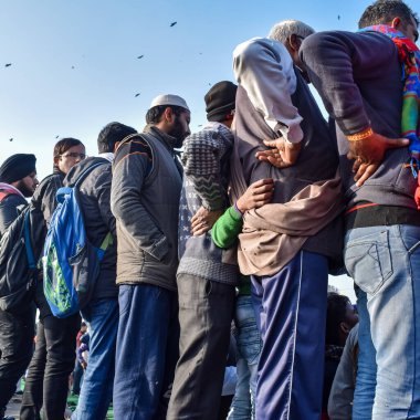 Gazipur, Delhi, Hindistan 25 Aralık 2020 - Punjab, Uttar Pradesh ve Uttarakhand 'den Hintli Sih ve Hindu Çiftçiler Delhi-UP sınırında protesto eylemi düzenlediler. Çiftçiler yeni çiftçi yasalarını protesto ediyorlar