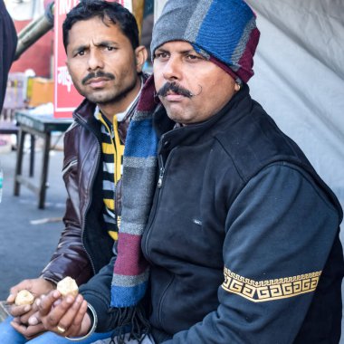 Gazipur, Delhi, Hindistan 25 Aralık 2020 - Punjab, Uttar Pradesh ve Uttarakhand 'den Hintli Sih ve Hindu Çiftçiler Delhi-UP sınırında protesto eylemi düzenlediler. Çiftçiler yeni çiftçi yasalarını protesto ediyorlar