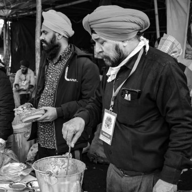 Gazipur, Delhi, Hindistan 25 Aralık 2020 - Punjab, Uttar Pradesh ve Uttarakhand 'den Hintli Sih ve Çiftçiler, Delhi-UP sınırında yeni çiftçi yasalarına karşı protestolar başlattılar