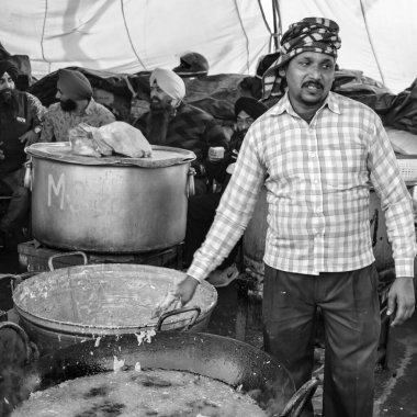 Gazipur, Delhi, Hindistan 25 Aralık 2020 - Punjab, Uttar Pradesh ve Uttarakhand 'den Hintli Sih ve Çiftçiler, Delhi-UP sınırında yeni çiftçi yasalarına karşı protestolar başlattılar