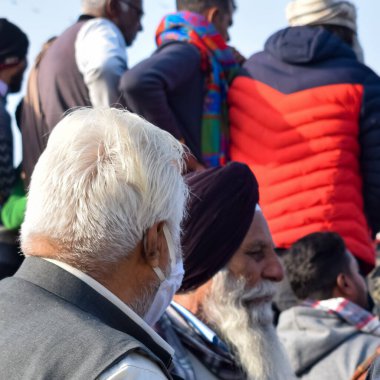 Gazipur, Delhi, Hindistan 25 Aralık 2020 - Punjab, Uttar Pradesh ve Uttarakhand 'den Hintli Sih ve Hindu Çiftçiler Delhi-UP sınırında protesto eylemi düzenlediler. Çiftçiler yeni çiftçi yasalarını protesto ediyorlar