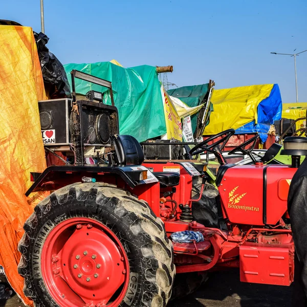 Gazipur Delhi India Dicembre 2020 Trattori Agricoli Hanno Parcheggiato Confine — Foto Stock