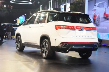 Noida, Uttar Pradesh, Hindistan, 28 Kasım 2023 - Otomobil Fuarı 2023 'te sergilenen tamamen otonom elektrik, dizel ve benzin otomobili. Otomobil geleceği için tasarlanmış yaratıcı bir araba.