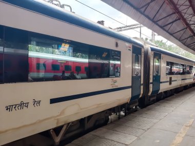 Amritsar, Hindistan, 15 Ağustos 2025 - Vande Bharat Ekspres treni Amritsar 'dan Delhi' ye Amritsar tren istasyonu, Vande Bharat Hindistan 'ın en hızlı treni