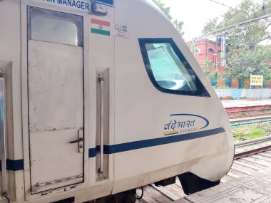 Amritsar, Hindistan, 15 Ağustos 2025 - Vande Bharat Ekspres treni Amritsar 'dan Delhi' ye Amritsar tren istasyonu, Vande Bharat Hindistan 'ın en hızlı treni